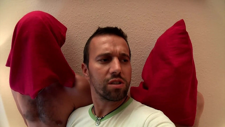 Amateur Pornos XXX: Blonďatá holka saje masivního ptáka v divoké trojce