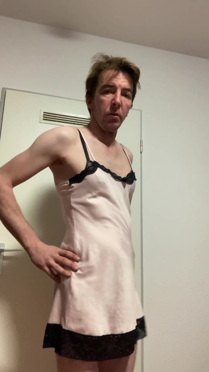 Leatransteen: Leatransteen Stript trong đồ lót nữ