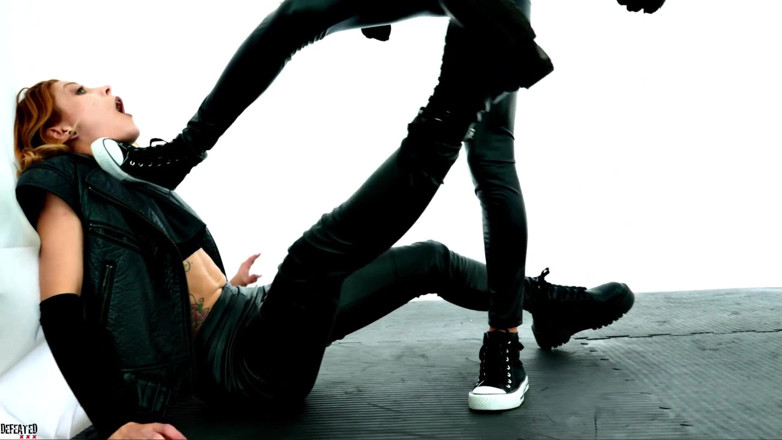 Defeated Sex Fight: Stella vs Meryl - In hardcore fight with foot fetish