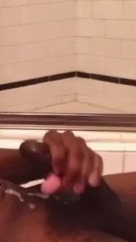 Ngocok kontol besarku sampai crot banyak banget