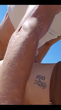 Me folla en la playa