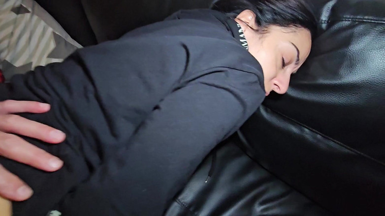 Ferrero anal experience: Slampig fru i Prag blir knullad av en enorm kuk.