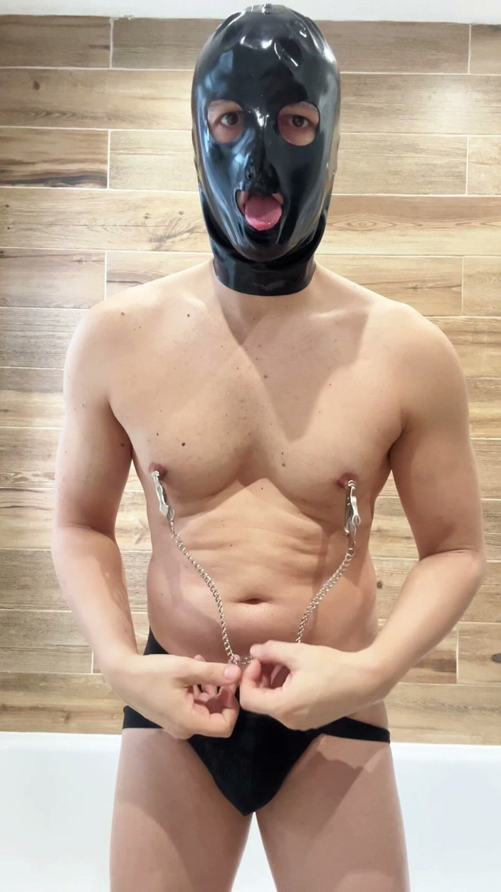 Maskedsinner: Nipple Play with Extreme Clamps