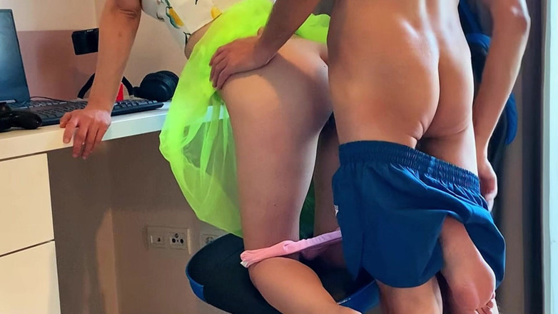 AmateurWifeXx: Nastolatka kontra ojczym