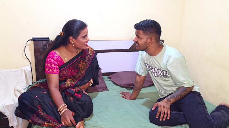 Kamasutra61: Indische Desi Bhabhi geneukt in Saree