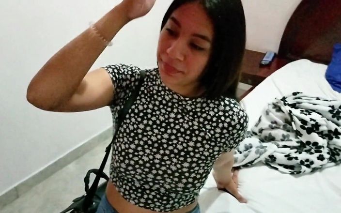 Artemisa: Geile latina-stiefmutter folgt stiefsohn im hotel, weil er MILfs liebt