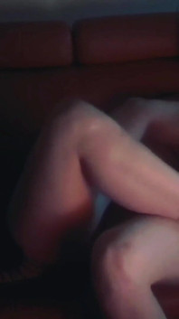 Sexy a smyslná naolejovaná footjob pro mého nevlastního bratra
