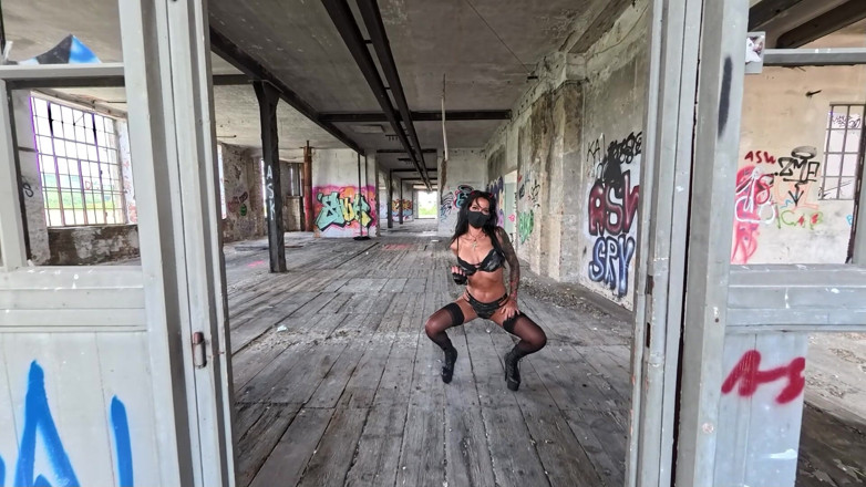 Miss Lilith devil: Die Geile Lilith Hält Sich Gern an Verlorenen Orten Auf...