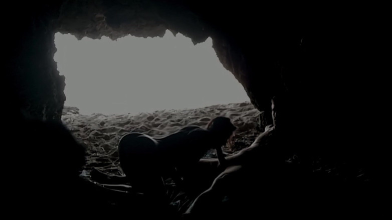 Magia Rosa: Pareja grabada en la playa, dentro de la cueva