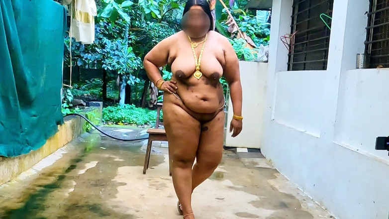 Anne Ipe: Enthüllung in sexy körper im freien, Mallu MILF in traditionellem...