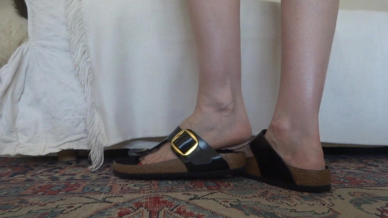 Lady Victoria Valente: Espectáculo de meneo con zapatillas planas