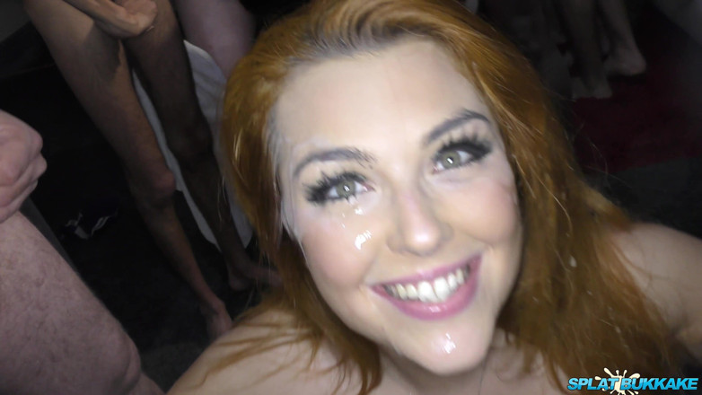 Gangbang team: Super curvy body babe z Wielkiej Brytanii Uzyskiwanie prysznic z...