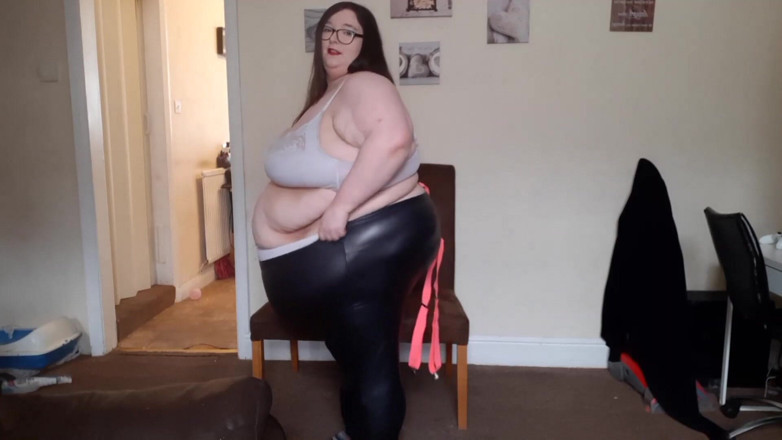 SSBBWLadyBrads: SSBBW 그녀는 옷에 너무 뚱뚱해
