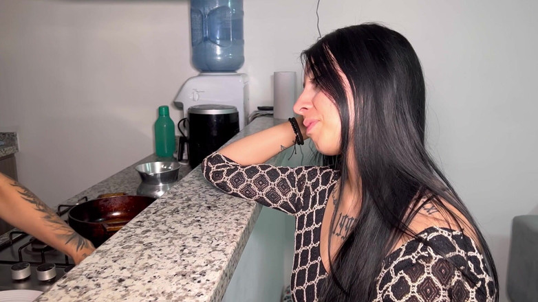 SoyMarce: アニッタ・ミラーの上司が掃除を続けながら彼女の尻を舐める