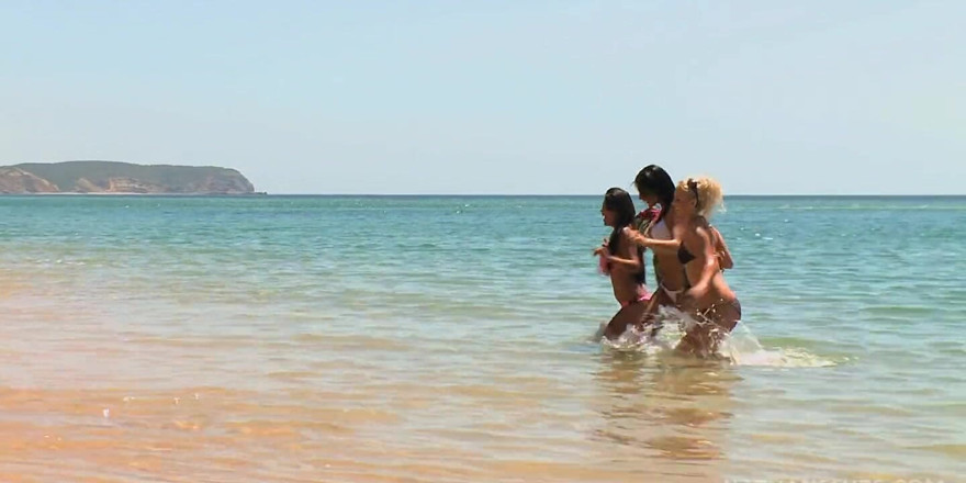 Nathansluts: Carla Cox ceca sditalina 2 turisti spagnoli lesbiche che ha appena...