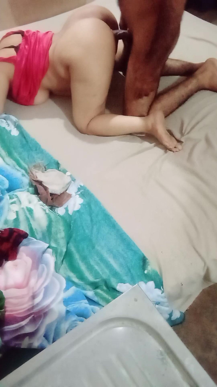 Yasmeen: Zvedl jsem jí nohy