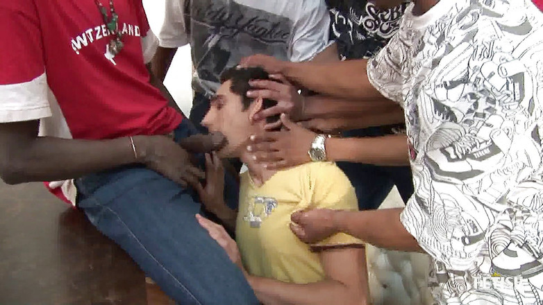 Gay Diaries: 白人同性恋在吮吸大黑屌后在肮脏的群交中被摧残