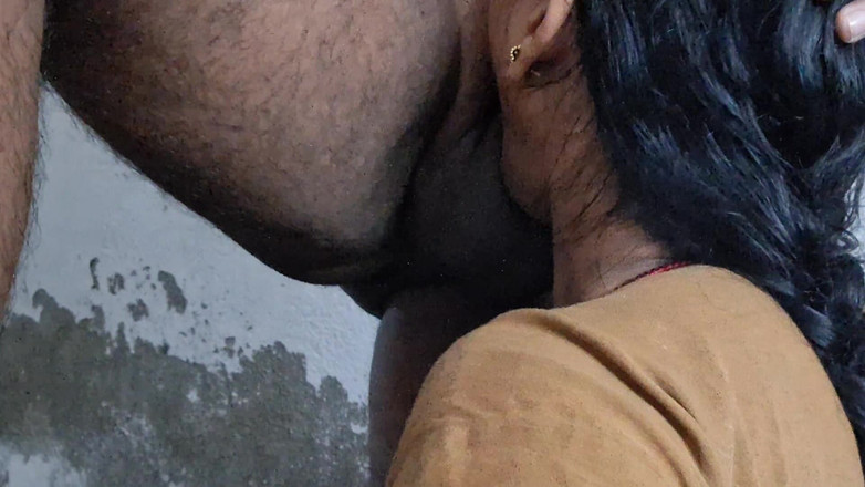 Busty Banuu: Video porno seksi hariyana si tante seksi india lagi asik...