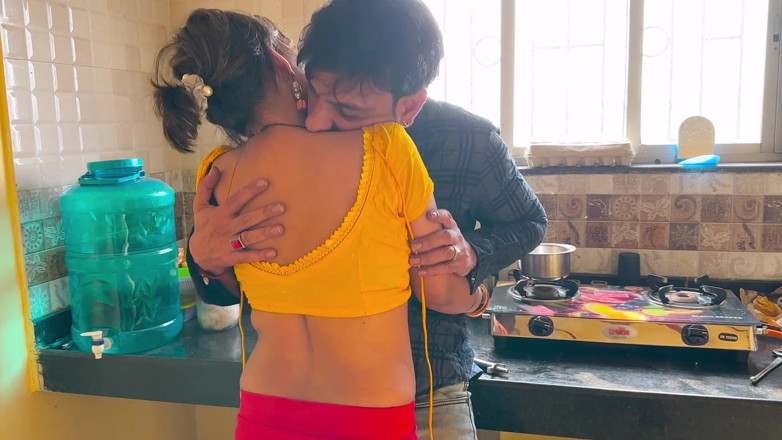Next short: Indiana Savita faz sexo com seu chefe em sua casa