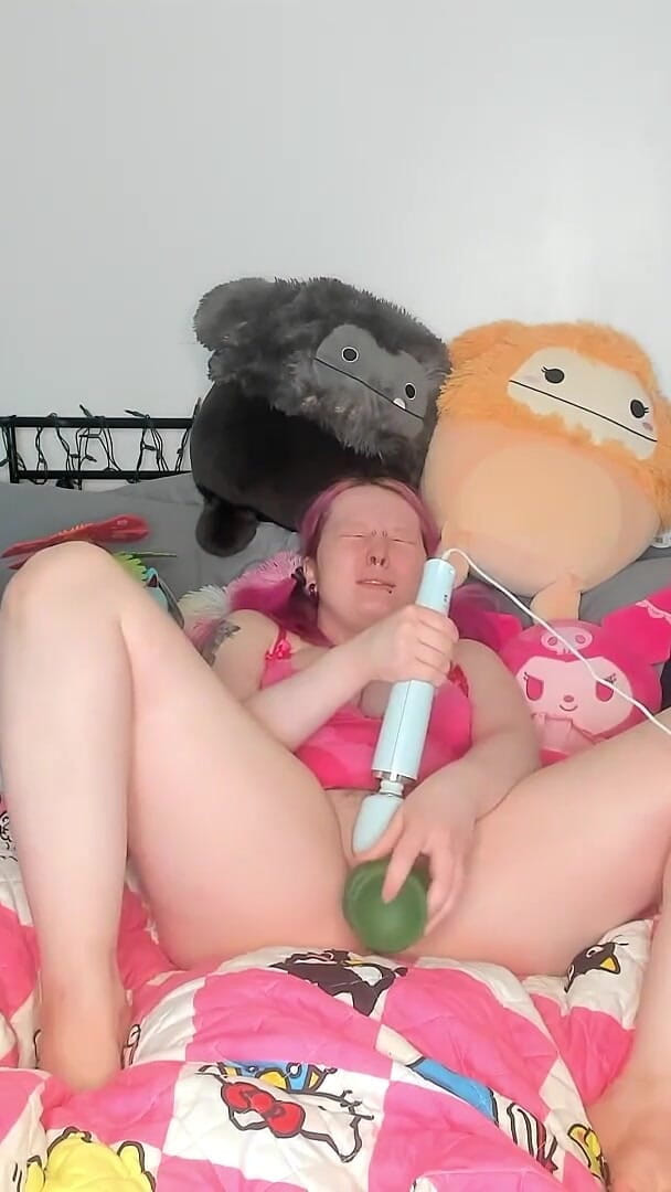 Lori Critter: Intensos orgasmos com vibrador de fantasia