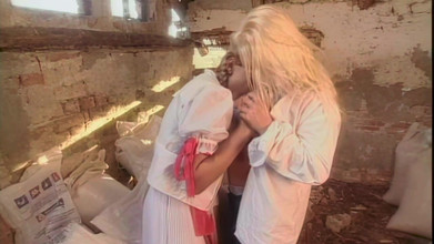 Inhonorof porn: Orgasme Lesbian Untuk Dua Pirang Di Gudang