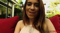 SaintPorn: Joseline Extiende Su Coño Afeitado Para Padrastro