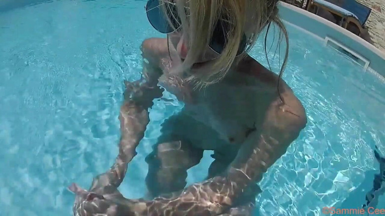 Sammie Cee: Pool BJ debaixo d'água HJ e gozada