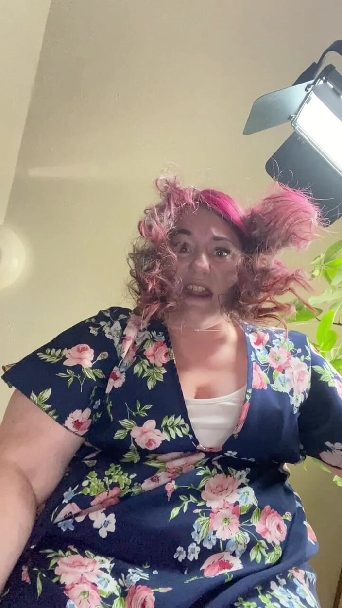 BellaBlast: 작은 것을 발견하고 발 노예와 Squishy 장난감으로 바꾸는 재미를 느끼는 거인들