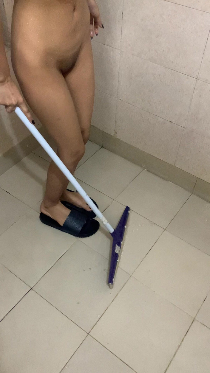 Riya mickey: La forma en que se movía era lentamente confiada e...