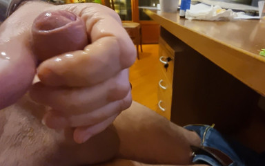 Jordance: Italští muži honí velký péro a velký míč výstřik velký