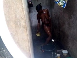 Porn sexline: シャワーで私の黒檀の義理の妹