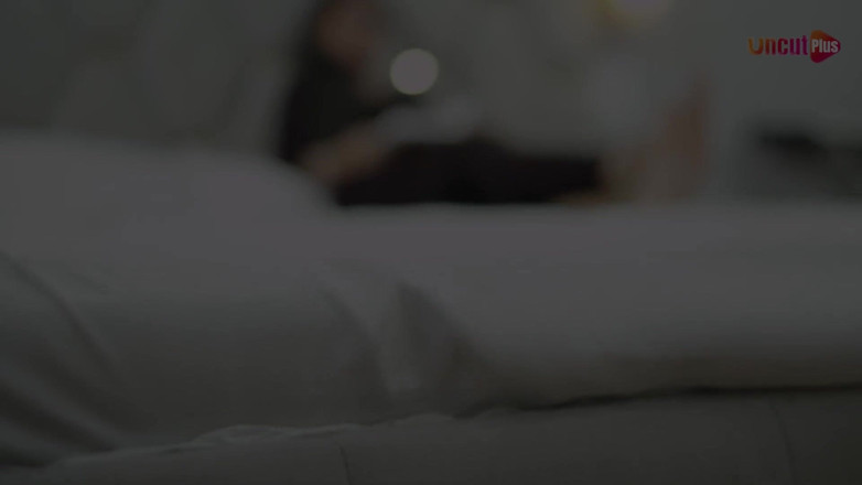 UncutPlus: 両親が家にいないときにセックスをしている美しいインドのカップル