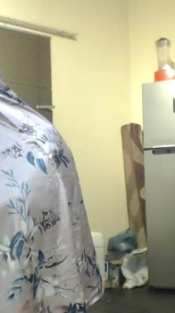 Tante seksi kulit hitam lagi asik muasin memeknya pakai vibrator sampai mengerang keenakan