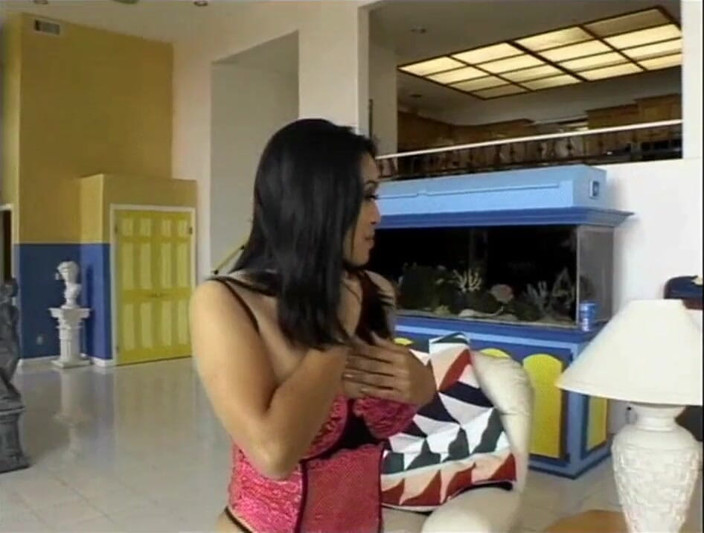 Bitch Girl Video: Asian bitch take 2 big coks in anal