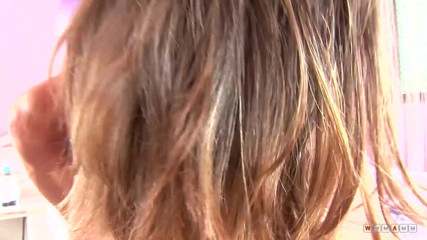 WWMAMM: O brunetă uimitoare cu țâțele ei mari naturale unse cu ulei