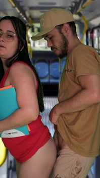 Murid nakal ini dientot habis-habisan di dalam bus!