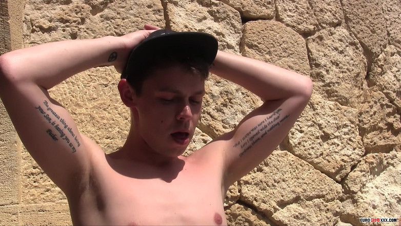 Euro boy xxx: सेक्सी yuri के साथ को ठूंसना