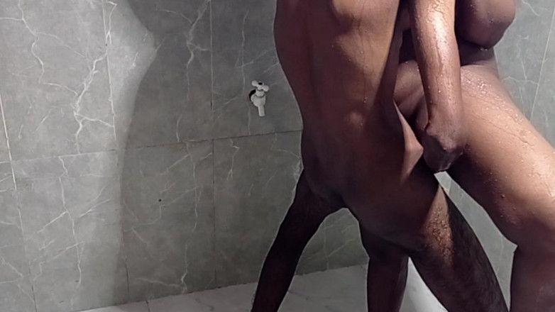 Karan raj: Scopo la mia ragazza in bagno.