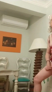 Carla Shemale Îi Fute Fundul Cu Un Dildo Mare