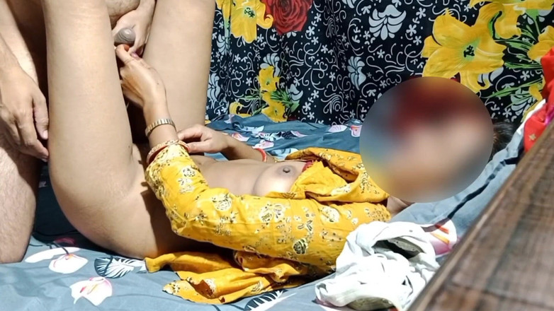 Rakul008: 欲火中取悦的阴茎欲求不满的女人尝试不同的姿势，欲求不满的女人需要巨大的鸡巴男人观看火车老板