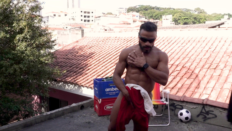 Dirty tricks gays: Era un meci de fotbal pe placă, dar a sosit...