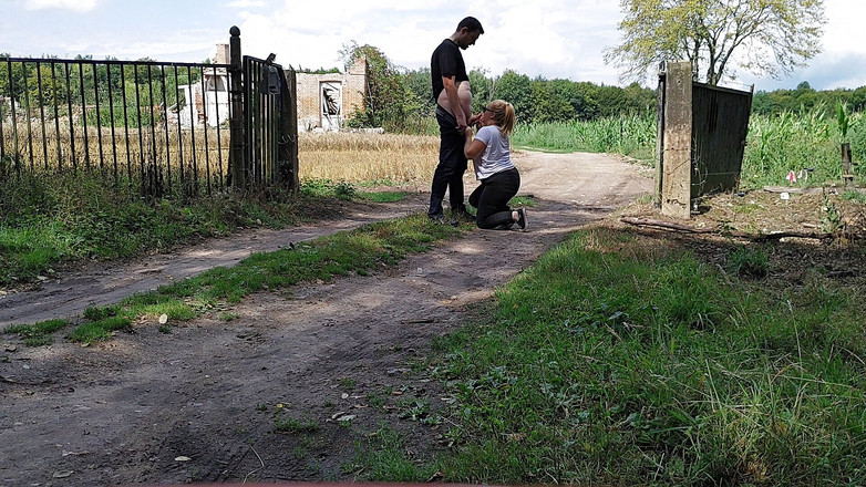 CharnElle: Riskantní kouření poblíž zničené továrny