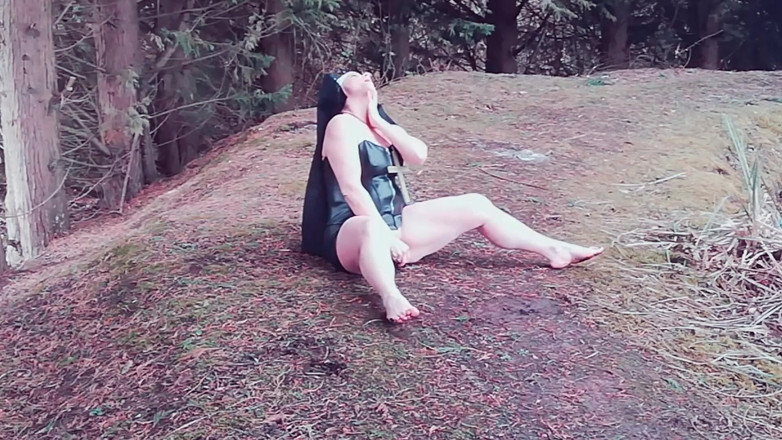 Kylie Britain Adventures: 수녀 Kylie의 에로틱한 추억