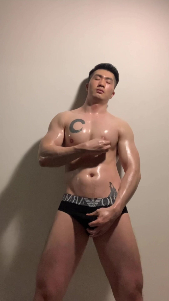 Deric DK: Deric Solo 071