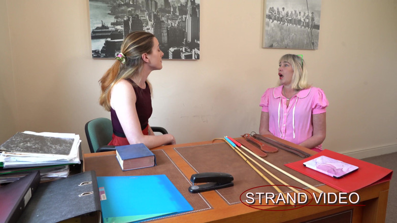 Sarah Stern: Profesorul stagiar regretă