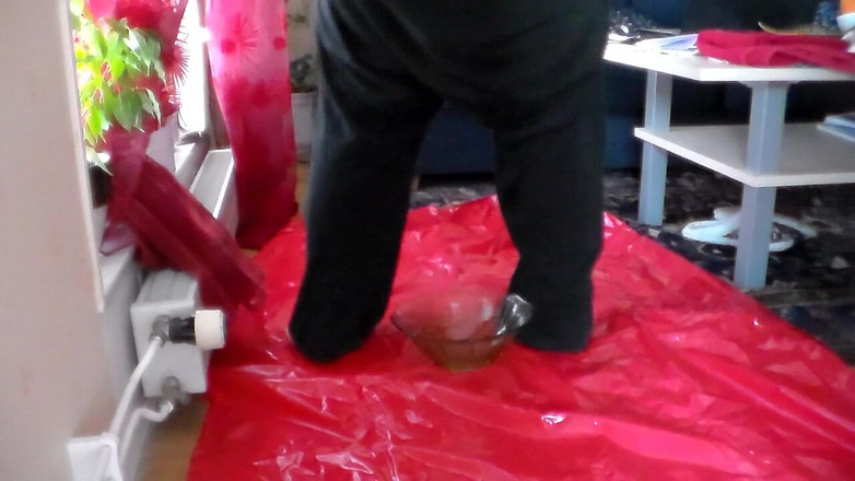 Sex hub couple: Jen Fait Pipi Dans Un Bol En Verre Vert