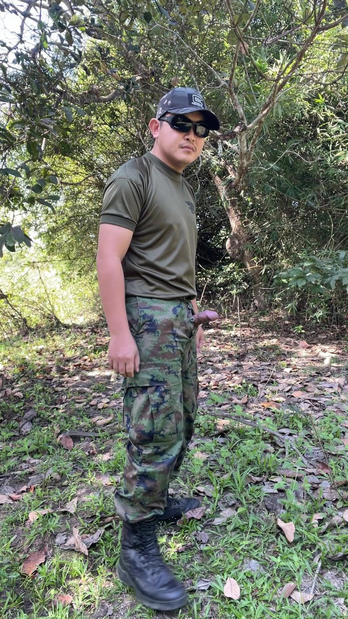 Hiroshi_cr: Cachonda Solider Thai se masturba y se corre en el...
