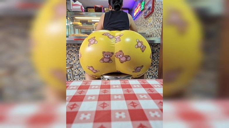 Xprohibidox1: Un gros cul mange un hamburger