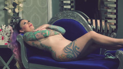 Black Label Magazine: Cewek cantik bertato bugil sambil bugil
