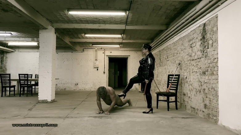 Mistress April: Dominatrix Mistress April - Senaman 45 halaman